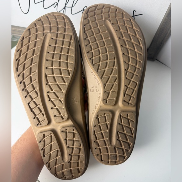 OOFOS OOlala Limited Sandals Leopard Flora print - Picture 8 of 8